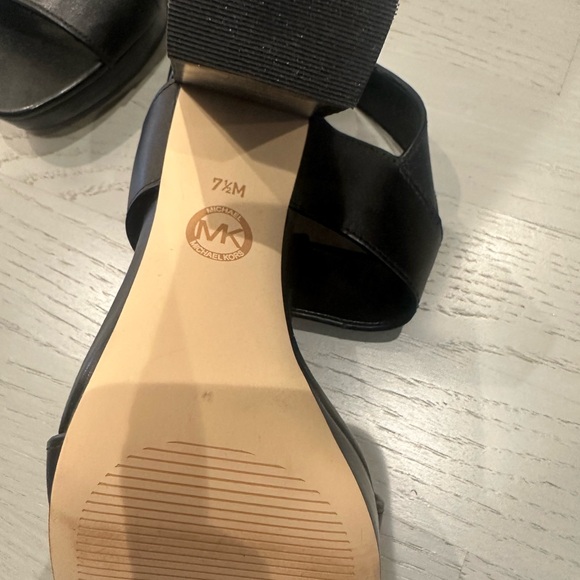 Elegant Black Women's Sandals - Picture 7 of 7